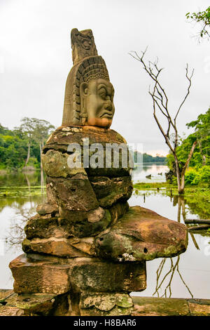 Dévas statues, Pont à Angkor Thom, Angkor, Siem Reap, Cambodge, Banque D'Images