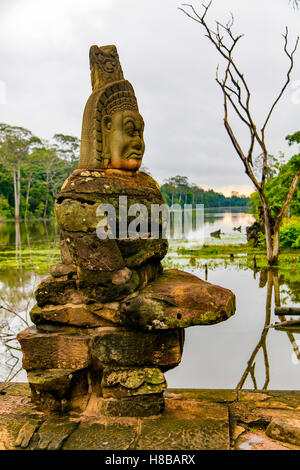 Dévas statues, Pont à Angkor Thom, Angkor, Siem Reap, Cambodge, Banque D'Images