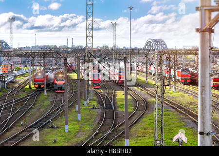 Stand rzd anciennes locomotives sur les voies ferrées de la gare la technique opérationnelle - dépôt de locomotives. Les chemins de fer russes Banque D'Images