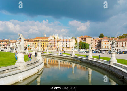 Piazza Prato della Valle, plus grande place d'Europe, Padoue, Vénétie, Italie Banque D'Images