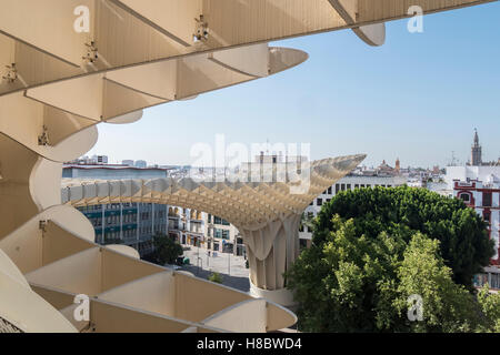 Metropol Parasol dans Viewpoint Encarnation Square, Séville, Espagne. Mirador Metropol Parasol situado en la plaza Encarnación Banque D'Images