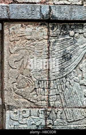 La plate-forme des aigles et jaguars Chichen Itza au Mexique Banque D'Images
