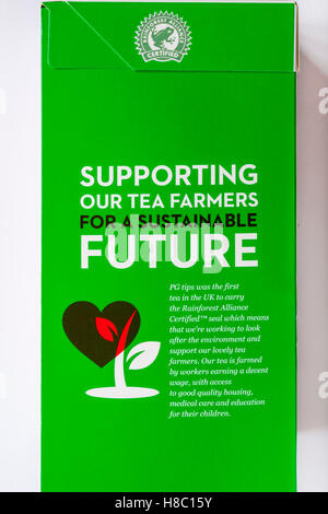 Soutenir nos agriculteurs de thé pour un avenir durable - informations sur PG Tips sachets boîte avec le logo certifié Rainforest Alliance Banque D'Images