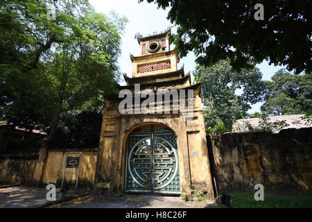 La porte de Musée de l'histoire militaire du Vietnam. Banque D'Images