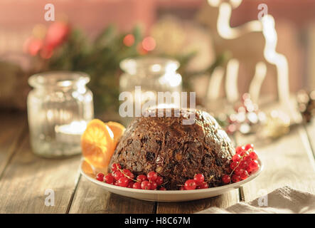 Le pudding de Noël dans un style rustique Banque D'Images