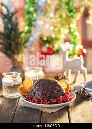 Le pudding de Noël dans un style rustique. Banque D'Images