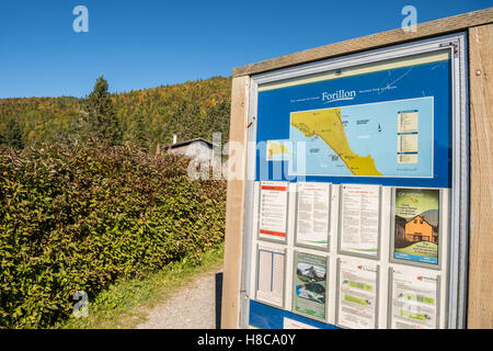 Panneau d'information dans le parc national Forillon, Gaspésie, Québec, Canada Banque D'Images