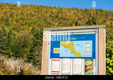 Panneau d'information dans le parc national Forillon, Gaspésie, Québec, Canada Banque D'Images