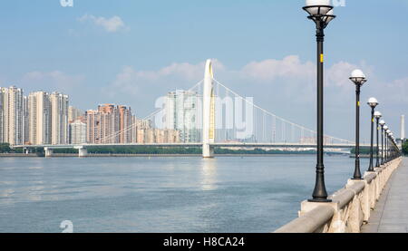 Pont au-dessus de Pearl River dans la ville de Guangzhou, province de Guangdong, Chine Banque D'Images