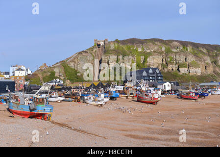 Les bateaux de pêche dans la région de Hastings East Sussex Banque D'Images