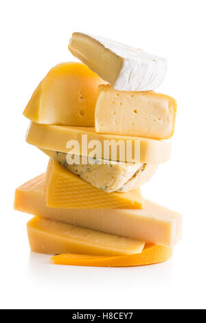 Différents types de fromages isolé sur fond blanc. Banque D'Images