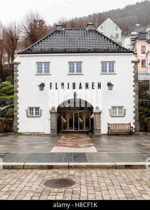 Point de départ de voyage mont Floyen - câble bâtiment Floibanen le 4 mai 2013, à Bergen, Norvège. Banque D'Images