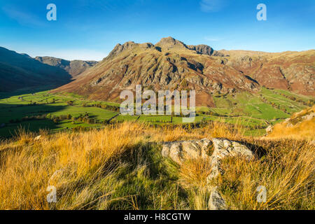 Le Langdale Pikes vu de brochet côté dans le Parc National de Lake District Banque D'Images