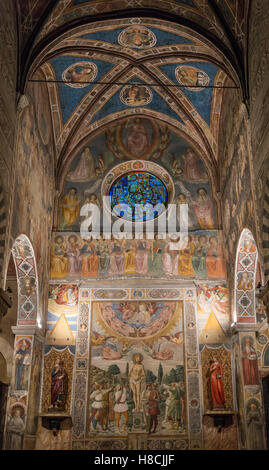 L'intérieur de l'église collégiale de San Gimignano, Toscane, Italie Banque D'Images