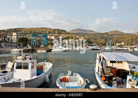 Port de Marina di Camerota, Parc National du Cilento et Vallo di Diano, UNESCO World Heritage Site, Salerne, Campanie, Italie Banque D'Images
