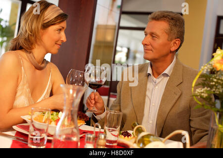 Couple having lunch Banque D'Images