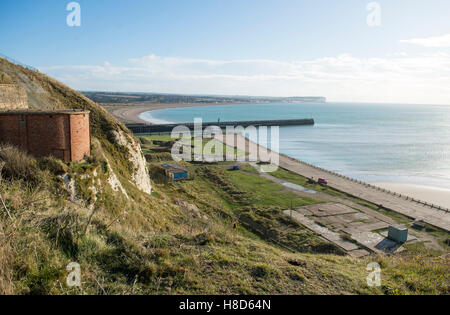 Vue sur le port et la plage de Newhaven depuis le fort East Sussex, Royaume-Uni Banque D'Images