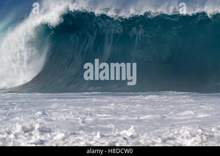 Océan vagues géantes sur la côte nord d'Oahu, Hawaii Hale'iwa Banque D'Images