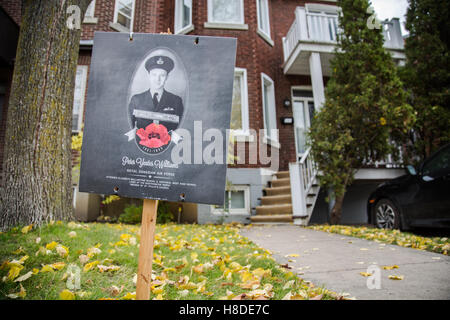 Montréal, Canada, le 10 novembre 2016. Le quartier de l'ouest de Montréal, au Canada s'est souvenu de ceux tombés pendant la Seconde Guerre mondiale en plaçant des portraits d'anciens soldats près de la maison qu'ils habitaient. Credit : Cristian Mijea/Alamy Live News Banque D'Images