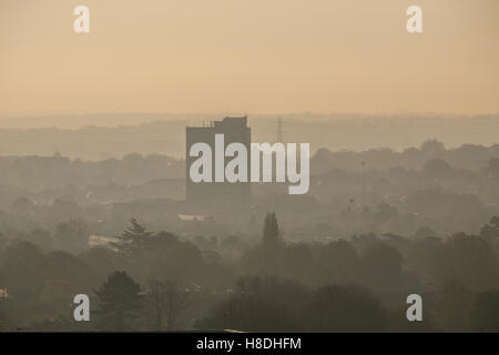 Wimbledon Londres, Royaume-Uni. 11 novembre 2016. Paysage de Wimbledon couverts dans la brume du matin brumeux en pèlerin Crédit : amer ghazzal/Alamy Live News Banque D'Images