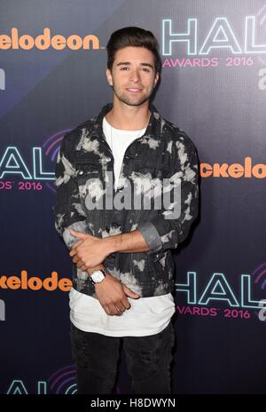 New York, NY, USA. Nov 11, 2016. Jake Miller aux arrivées de HALO Awards 2016 Nickelodeon, Pier 36, New York, NY 11 Novembre, 2016. Credit : Derek Storm/Everett Collection/Alamy Live News Banque D'Images