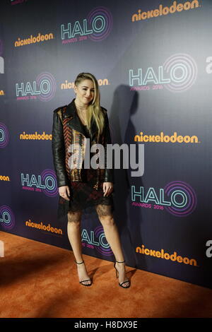 New York, USA. Nov 11, 2016. Chloe Lukasiak au halo awards Nickelodeon au Pier 36, 11 novembre 2016 à New York, NY : Crédit Photo l'accès/Alamy Live News Banque D'Images