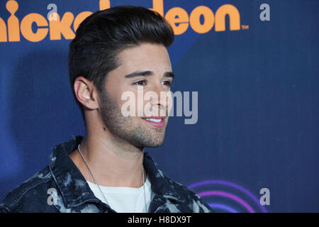 New York, USA. Nov 11, 2016. Jake Miller à l'HALO awards Nickelodeon au Pier 36, 11 novembre 2016 à New York, NY : Crédit Photo l'accès/Alamy Live News Banque D'Images