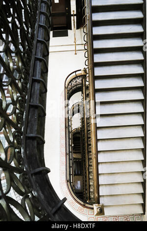 Vintage Ornate escalier, NYC, Banque D'Images