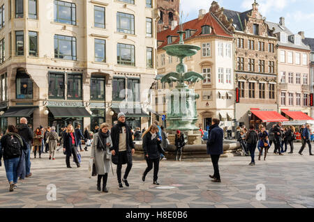 La Cigogne Fontaine sur Amagertorv (Amager Square) à Copenhague, Danemark Banque D'Images