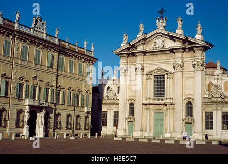 L'Italie, Lombardie, Mantoue, Piazza Sordello, Sant Pietro Cathedral Square Banque D'Images