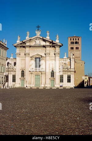 L'Italie, Lombardie, Mantoue, Piazza Sordello, Sant Pietro Cathedral Square Banque D'Images