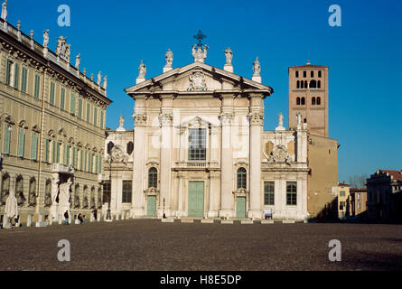 L'Italie, Lombardie, Mantoue, Piazza Sordello, Sant Pietro Cathedral Square Banque D'Images