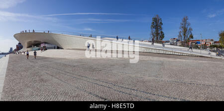 MAAT - Musée d'art, d'architecture et de la technologie. Conçu par l'architecte britannique Amanda Levete. Lisbonne, Portugal. Banque D'Images