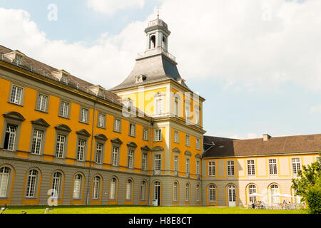 Kurfurstliches Elctoral Schloss, Palace, bâtiment principal de l'Université de Bonn, Rhénanie du Nord-Westphalie, Allemagne, Europe Banque D'Images