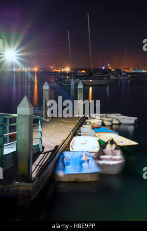 Petit bateau dock, dériveurs, le Port de San Diego, Californie, USA. Banque D'Images
