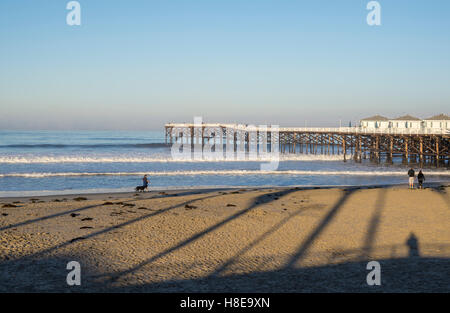 Mission Beach et le Crystal Pier, tôt le matin. San Diego, Californie, USA. Banque D'Images