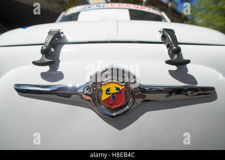 FIAT 500 ABARTH BADGE CAPOT CAPOT Banque D'Images