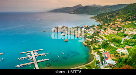 Areal view de Cefalu, Italie. Banque D'Images