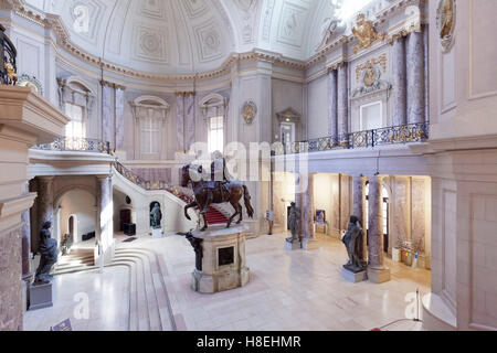 Hall d'entrée avec une statue équestre de Frédéric-guillaume, Musée Bode, l'île aux musées, l'UNESCO, Berlin Mitte, Berlin, Allemagne Banque D'Images