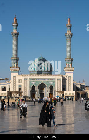 Astane place en face de l'Imam Hassan mosquée, Qom, Iran, Moyen-Orient Banque D'Images