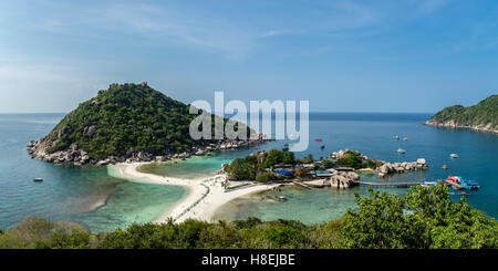 Les trois îles de Koh Nang Yuan sont reliés par une barre de sable au large de la côte de Koh Tao, Thaïlande, Asie du Sud-Est Banque D'Images