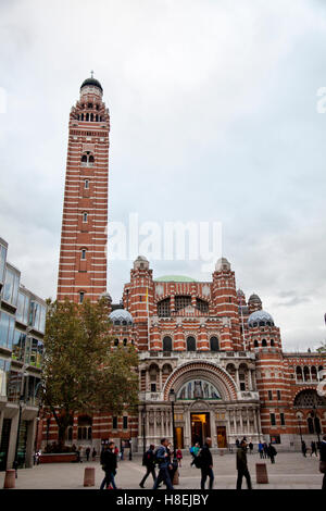 La Cathédrale de Westminster sur la place de la cathédrale de la rue Victoria à London UK Banque D'Images