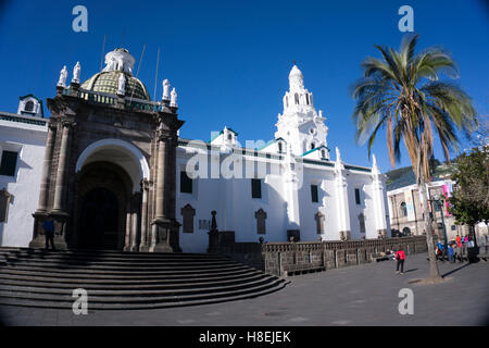 Eglise de San Francisco, l'UNESCO World Heritage Site, Quito, Equateur, Amérique du Sud Banque D'Images