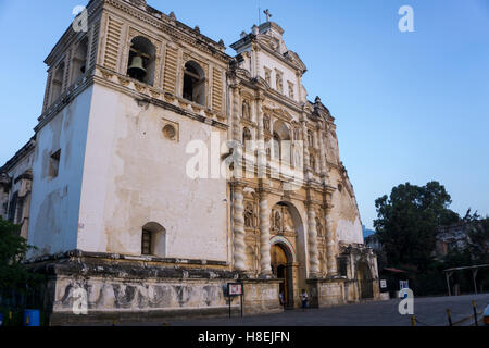 L'église de San Francisco, Antigua, UNESCO World Heritage Site, Guatemala, Amérique Centrale Banque D'Images