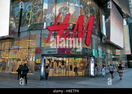 H&m in shop manhattan