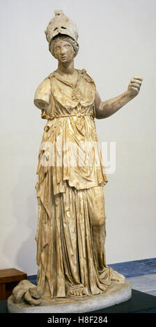 Minerva (déesse romaine identifiés à l'aide d'Athena). Création romain, 2e siècle, à partir d'un original grec de la période classique. Musée Archéologique National, Naples. L'Italie. Banque D'Images