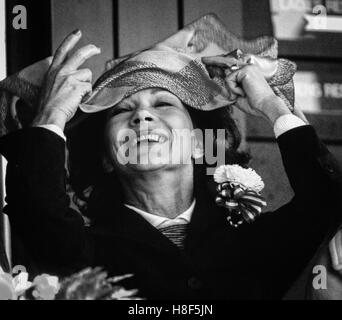 Rosalynn Carter se débat avec un foulard flyaway. Beaucoup d'Américains d'oeil sur l'épouse du président en tant que femme d'une dignité tranquille. Banque D'Images