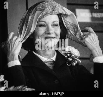 Rosalynn Carter se débat avec un foulard flyaway. Beaucoup d'Américains d'oeil sur l'épouse du président en tant que femme d'une dignité tranquille. Banque D'Images