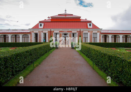 La Russie. Saint-pétersbourg. 'Monplaisir' au palais de Peterhof. Banque D'Images