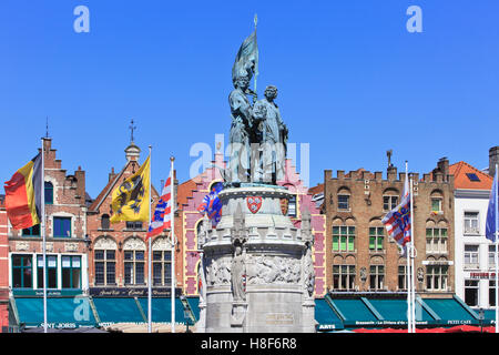 Monument à la 14e siècle héros flamand Jan Breydel et Pieter de Coninck à la place du marché à Bruges, Belgique Banque D'Images